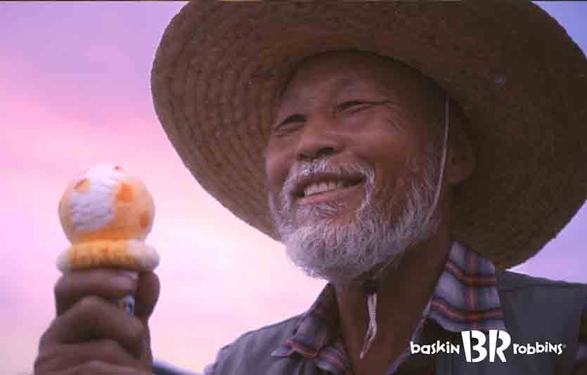 최근 배스킨라빈스는 전라남도 해남산 밤고구마를 활용해 만든 10월 신제품 ‘치즈 고구마구마’의 광고를 공개했다.  이 광고에는 현지 지역민이 모델로 출연해 ‘치즈 고구마구마’가 가지는 협업과 상생의 의미를 한 번 더 강조했다. 사진=배스킨라빈스