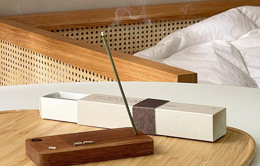 2030 세대 사이에서 ‘향멍’이 새로운 트렌드로 떠오르면서, ‘인센스 스틱’이 주목받고 있다.