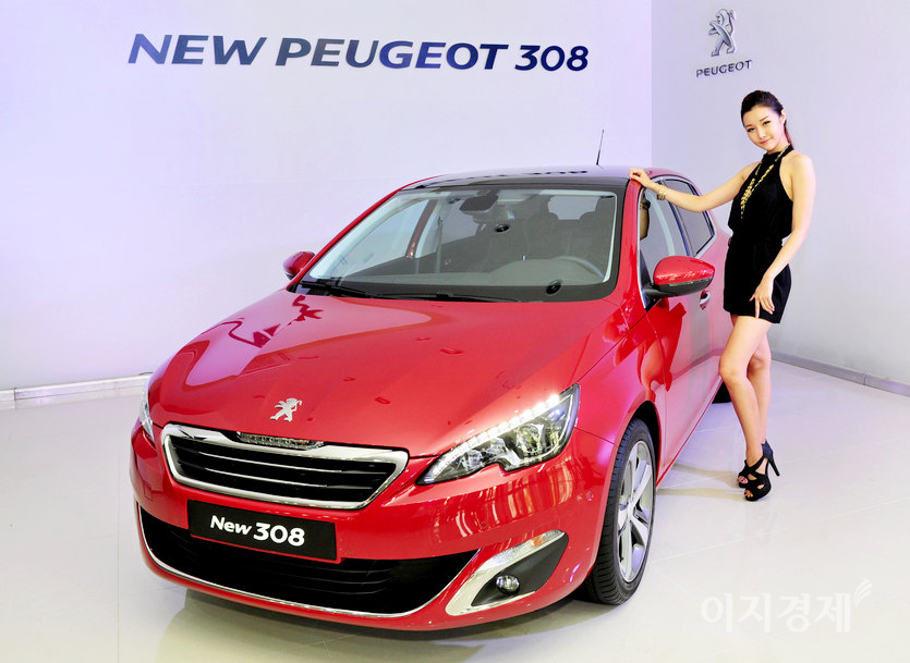 프랑스 남부 마르세이유가 배경인 스틸워터에서는 푸조의 차량이 자주 등장한다. 사진=정수남 기자