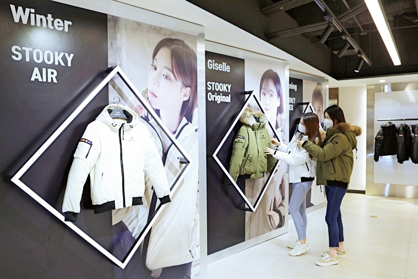 고객은 28일까지 이곳에서 다양한 혜택과 함께 아이더 제품을 염가에 구매할 수 있다. 사진=롯데백화점