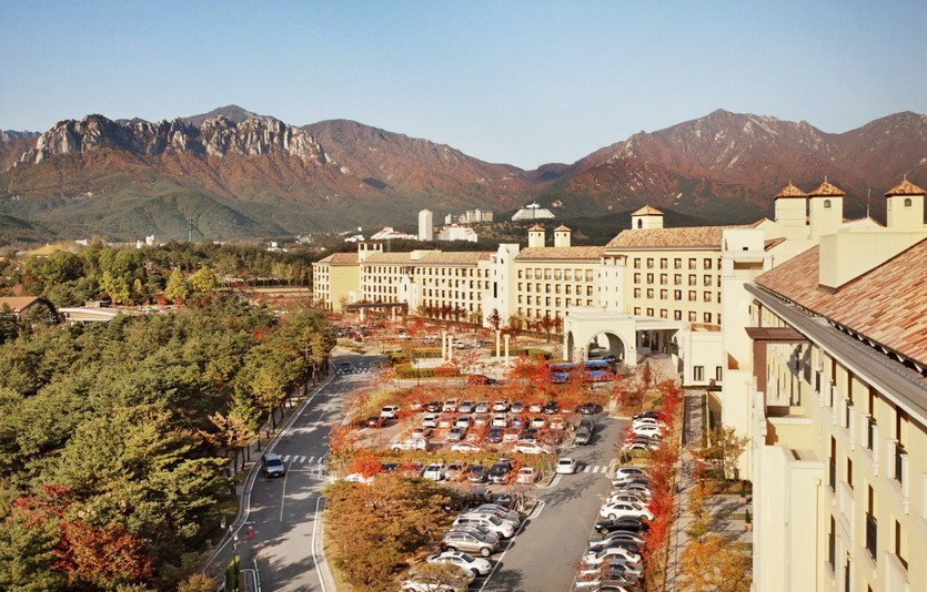 한화리조트가 한국산업 고객만족도에서 콘도미니엄 부문 10년 연속 1위를 차자했다. 한화리조트 설악 쏘라노. 사진=한화리조트