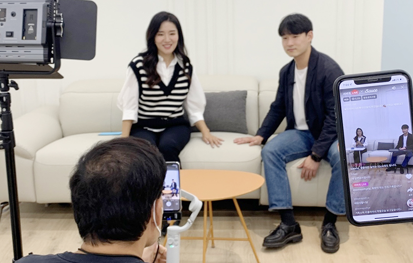 현대리바트는 연말까지 가정용 가구 신제품 10여종의 출시 행사를 자사의 생방송쇼핑 채널인 ‘리바트 라이브’를 통해 진행한다. 사진=현대리바트