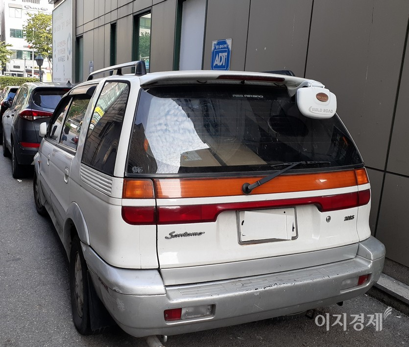 방화 십개월의 미래에서는 현대차 싼타모와 포터 트럭만 나온다. 사진=정수남