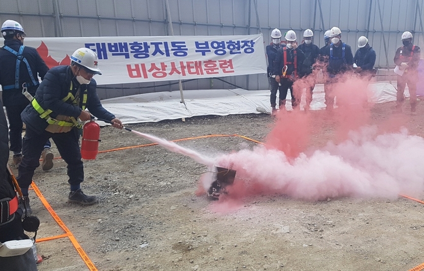부영은 가을과 겨울철에 빈번히 발생하는 화재에 대비해  황지동 건설현장에서 소방 훈련도 실시했다. 사진=부영