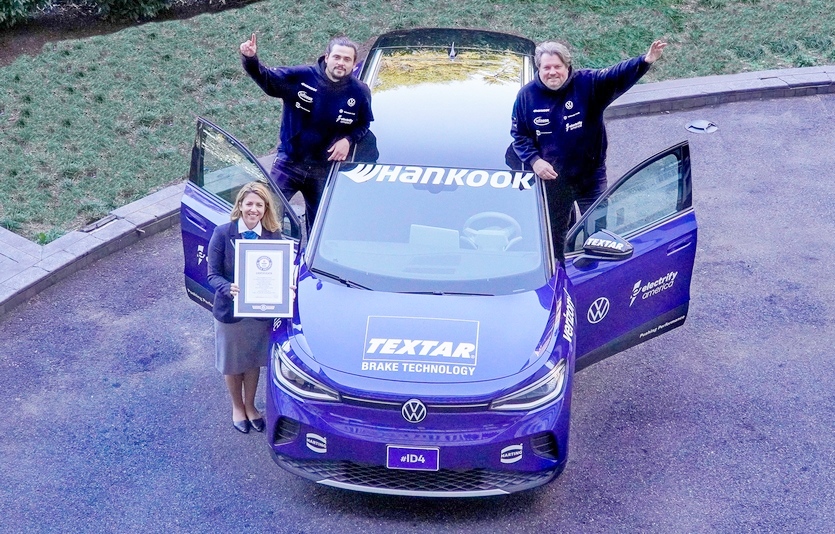 한국타이어가 자사의 전기차 전용타이어 ‘키너지 AS EV’를 탑재한 폭스바겐의 ‘ID.4 미국 투어’를 통해 세계 신기록을 수립했다. 사진=한국타이어