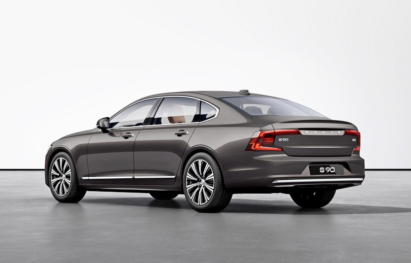 볼보코리아는 고객 선택의 폭을 넓히기 위해 신형 세단 S90도 이달 선보였다. 사진=볼보코리아