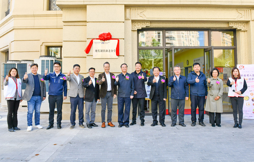 현대제철 노인식당 개관에 참석한 현대제철과 현지 주요 관계자가 기념사진을 찍고 있다. 사진=현대제철