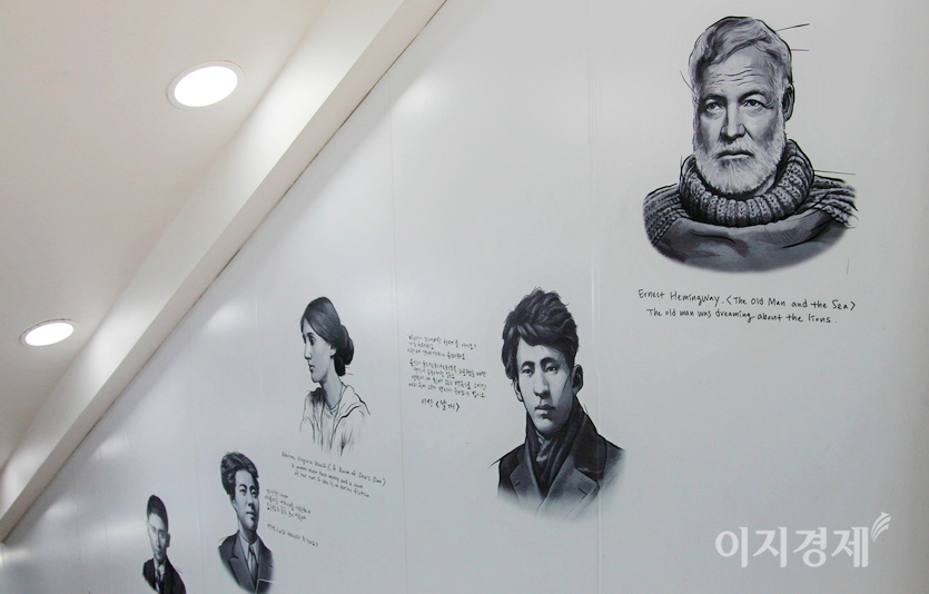 (앞부터)헤밍웨이, 이상, 버지니아 울프, 시인 백석. 사진=정수남 기자