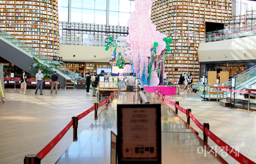 2010년대 중반 서울 삼성동 스타필드코엑스에 들어선 별마당 도서관, 국내 독서 문화 확산을 위해 신세계와 코엑스가 기획한 곳이다. 사진=정수남 기자