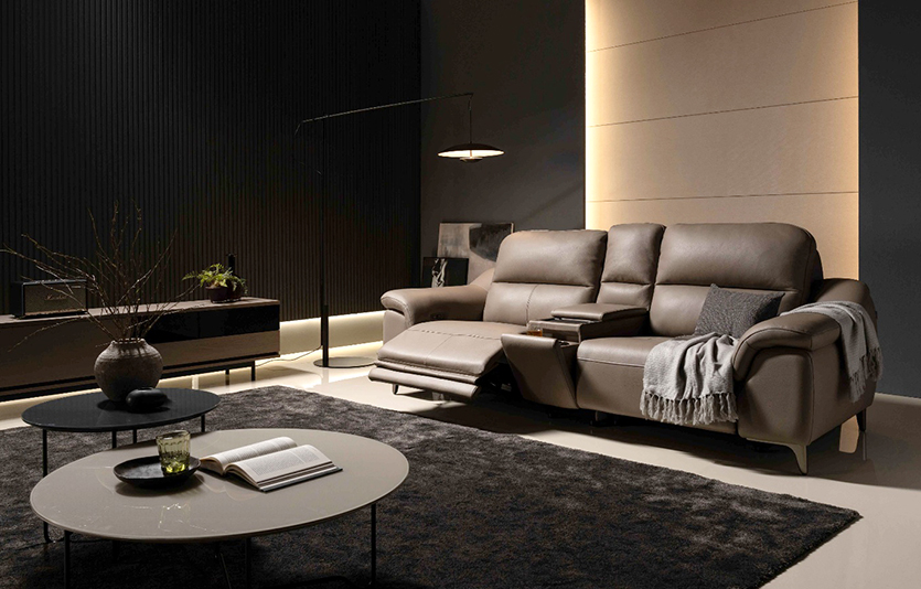 종합 인테리어 기업 현대리바트가 착석감을 강화한 소파 신제품 ‘그란디오소 제로’를 출시한다. 사진=현대리바트