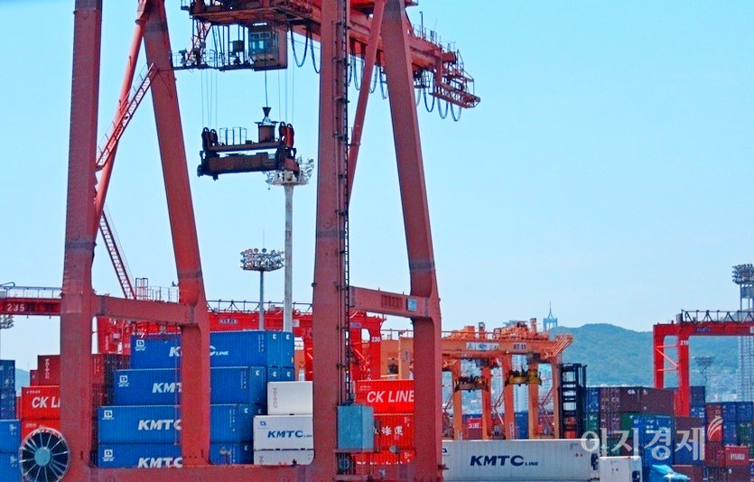 부산 지역도 최근 국내 중고차 수출을 견인하고 있다. 부산항. 사진=정수남 기자