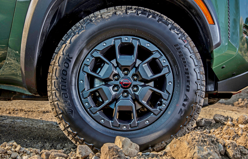 닛산 프론티어에 실린 한국타이어 SUV용 타이어 다이나프로 AT2. 사진=한국타이어