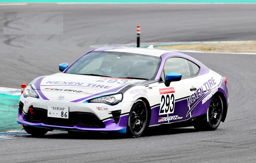 넥센타이어를 장착한 머신이 서킷을 질주하고 있다. 사진=넥센타이어