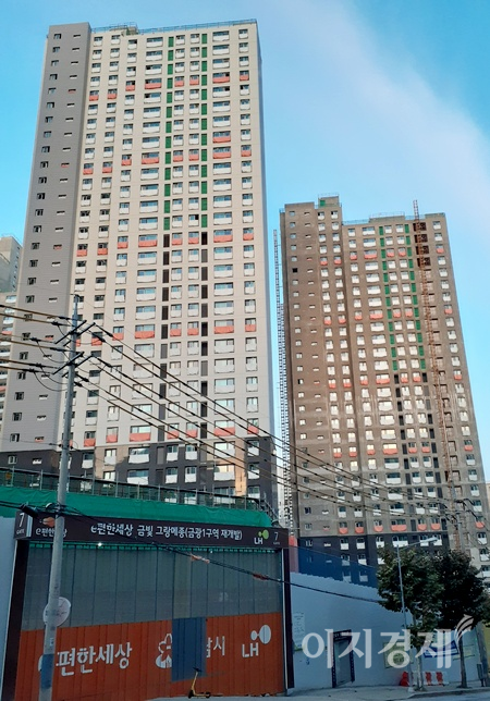 DL이앤씨가 공사를 맡은 성남 중원구 금광1동 재개발 구역 공사가 마무리 단계다. 사진=정수남 기자