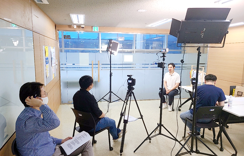 복권기금은 사회적기업 성장지원센터인 소셜캠퍼스 온(溫)의 개소 지원을 통해 사회적기업가를 꿈꾸는 청년들의 자립을 응원하고 있다. 소셜캠퍼스 온 서울1 센터에 입소한 기업의 활동 모습. 사진=동행복권