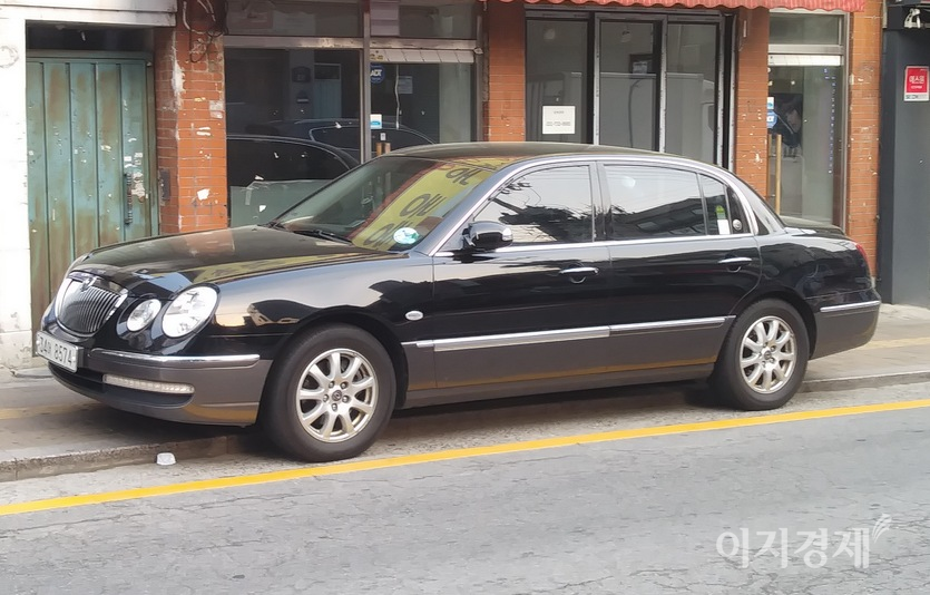 (위부터)캐피탈은 기아차가 1989년 3월부터 1996년 12월까지 생산 판매한 소형 세단이다. 포텐샤는 1992년 4월부터 2002년 5월까지 생산 판매된 후륜구동의 대형 세단이다.오피러스는 2003년 3월부터 2012년 5월까지 선보인 전륜구동 대형 세단이며. K시리즈로 대체됐다. 사진=이지경제 DB, 정수남 기자. 기아 화성공장에서 생산하다가 2009년부터 소하리 공장에서 생산됐다.   사진=이지경제 DB, 정수남 기자