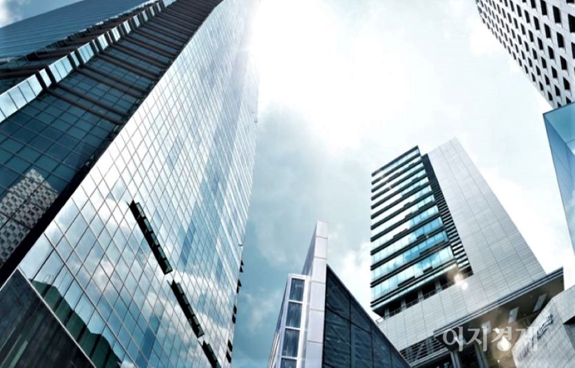 12일 코스피가 외국인과 기관의 매수에 큰 폭으로 상승했다. 서울 여의도에 위치한 한국거래소 전경. 사진=김수은 기자