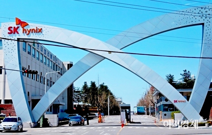 SK하이닉스 주가가 3개월 만에 11만원대를 회복했다. 경기 이천에 위치한 SK하이닉스 공장 전경. 사진=신광렬 기자