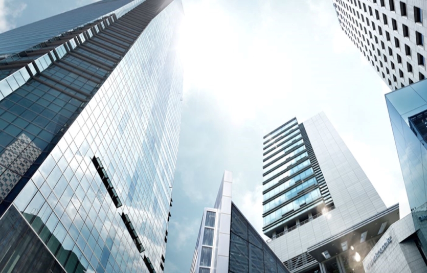 코로나19 재확산과 물가상승 우려로 코스피가 1.12% 하락했다. 서울 여의도에 있는 한국거래소 전경. 사진=이지경제