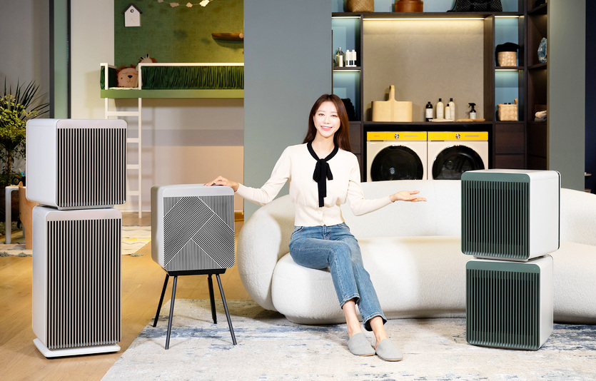 삼성전자가 인공지능을 기반으로 집 안 공기를 알아서 관리하는 신형 공기청정기 ‘비스포크 큐브 에어’를 내놨다. 사진=삼성전자