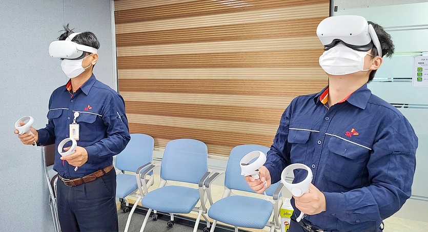 SK이노베이션 울산공장이 VR을 활용한 직원 검사 교육 프로그램을 개발했다. 사진=SK이노베이션