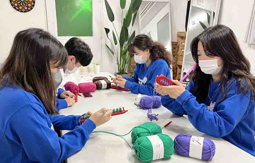 bhc치킨은 자사가 운영하는 대학생 봉사 단체 ‘해바라기 봉사단’이 북한 아동의 따뜻한 겨울나기 돕기에 나섰다. 사진=bhc치킨