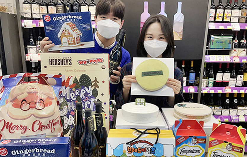 CU가 다가오는 크리스마스를 겨냥해 가성비 와인부터 아이들과 반려동물을 위한 선물까지 다양한 집콕 파티 상품들을 선보인다. 사진=BGF리테일