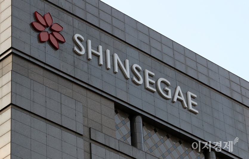 신세계푸드가 4분기 이후 실적 개선과 신사업 성장에 대한 기대감으로 주가가 급등하고 있다. 사진=이지경제