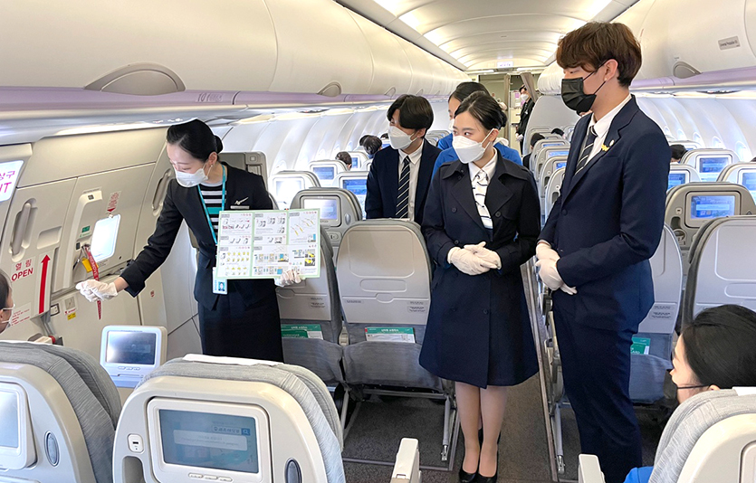 에어서울은 구미대학교 학생을 대상으로 비행 체험 프로그램을 진행했다. 사진=에어서울