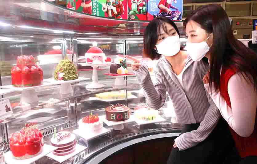 파리바게뜨가 이달 7일까지 ‘파바 딜리버리’ 사전 예약 서비스를 통해 판매한 2021년 크리스마스 케이크 주문 건수가 지난해 동기 대비 약 3배 이상 증가했다. 사진=파리바게뜨