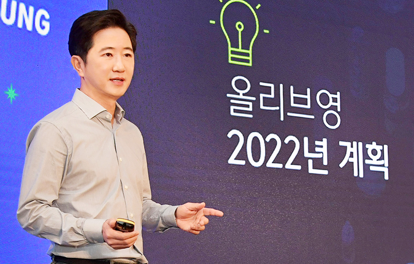 구창근 CJ올리브영 대표가 올리브영의 올해 주요 성과와 내년 사업 전략에 대해 발표하고 있다. 사진=CJ올리브영