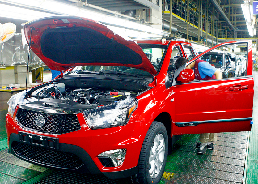 쌍용차는 앞으로 신차와 함께 비용 절감 등으로 회사 정상화를 추진한다. 쌍용차 평택공장 생산현장. 사진=쌍용차