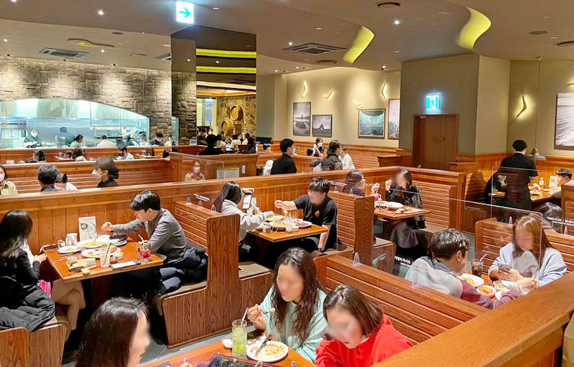 아웃백스테이크하우스 ‘하남 스타필드점’이 개점 첫날 240석의 자리가 꽉 찼다. 사진=BHC그룹