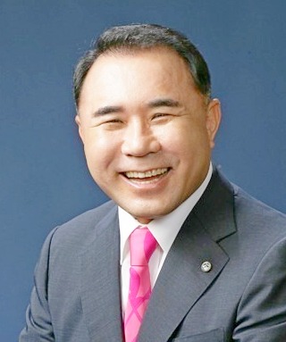 윤홍근 회장. 사진=BBQ