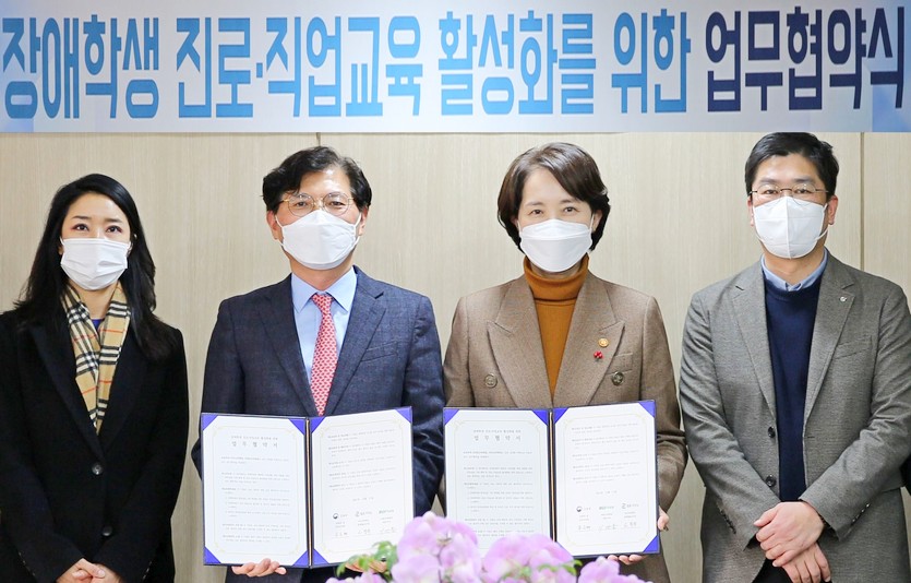 GS리테일은 교육부와 손잡고 장애 학생의 성공적인 사회 진출과 자립을 돕는다. 사진=GS리테일