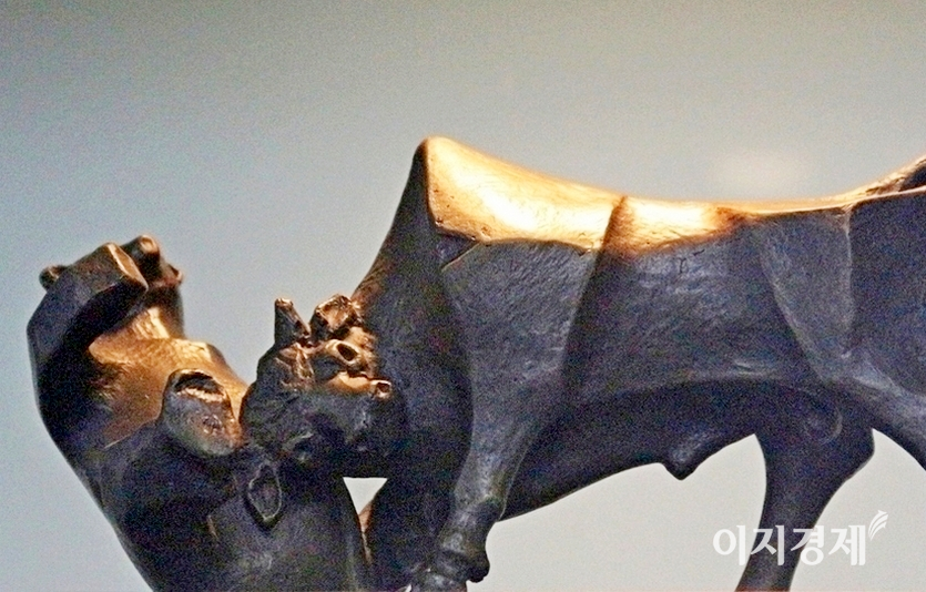 오미크론 악재와 미국 예산안 통과 불발, 경기불안심리로 코스피와 코스닥이 급락했다. 서울 여의도에 있는 한국거래소 전경. 사진=이지경제