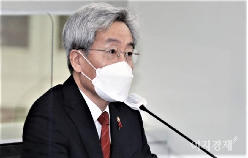 금융위원회는 최근 2022년 업무계획 발표를 통해빅테크의 감독체계를 검토한다고 밝혔다. 고승범 금융위원회 위원장. 사진=금융위원회