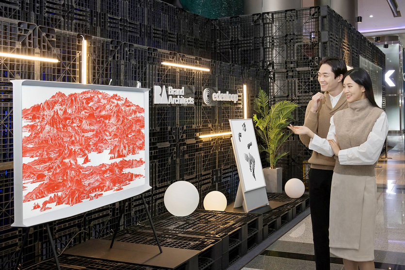 삼성전자는 코엑스의 ‘비상한 NFT 아트전’에서 자사 TV 더 프레임 19대, 더 세리프 2대, 더 세로 2대 등을 통해 디지털 작품을 전시한다. 사진=삼성전자