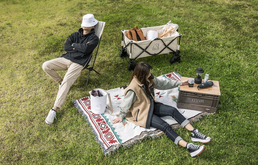 레스케이프는 최고급 린넨을 업사이클링한 제품 2종을 선물로 제공한다. 사진=레스케이프