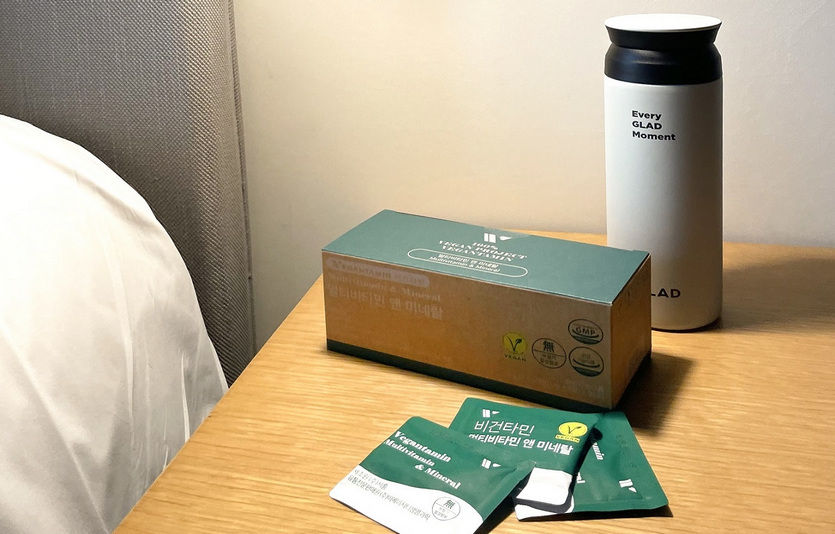 글래드호텔은 비건인증 종합영양제를 선물하는 호캉스패키지를 출시한다. 사진=글래드호텔