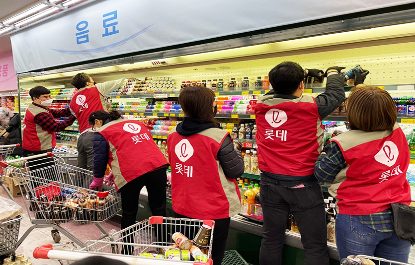 롯데유통사업본부가 올해 초 환경·사회·지배구조(ESG) 경영의 일환으로 시작한 소상공인을 위한 ‘점포 리스토어링(Re-Storing) 캠페인’이 100호점을 넘었다. 사진=롯데유통사업본부