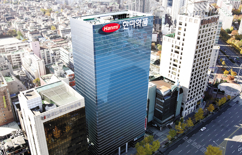 이날 한미약품은 2022년 경영 슬로건으로 ‘제약강국을 위한 지속가능 혁신경영’을 선포하고 임인년 새해 첫 업무를 시작했다. 한미약품 본사. 사진=한미약품