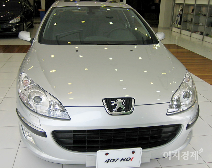 우리 정부가 2005년 디젤 승용차 판매를 재허용하자, 한불모터스는 업계 최초로 승용 디젤인 푸조 407HDi를 들여왔다. 사진=정수남 기자