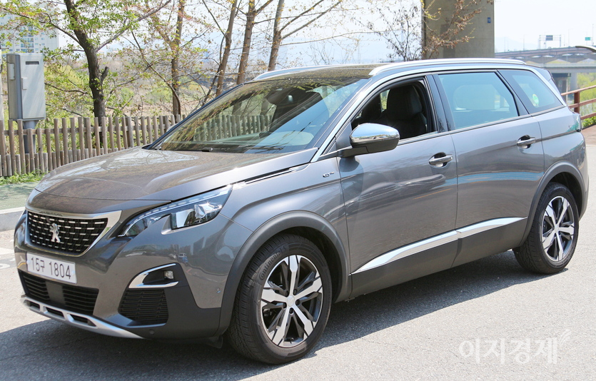 푸조의 최고급 SUV 5008 GT. 사진=정수남 기자