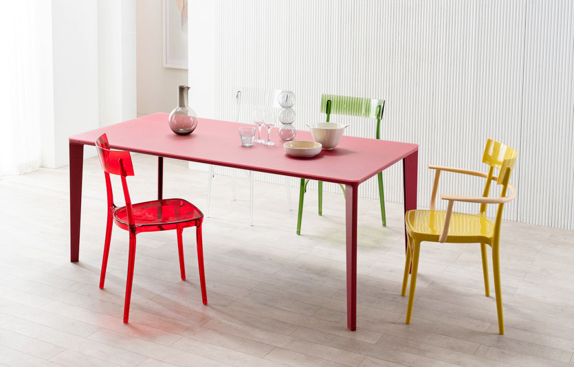 현대리바트가 디자인 경영으로 100년 전통의 이탈리아 가구 브랜드 콜리코와 함께 의자 7종을 선보인다. 사진=현대리바트