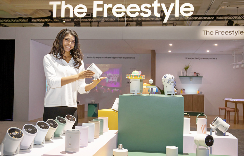 전시회 직원이 더 프리스타일을 소개하고 있다. 사진=삼성전자