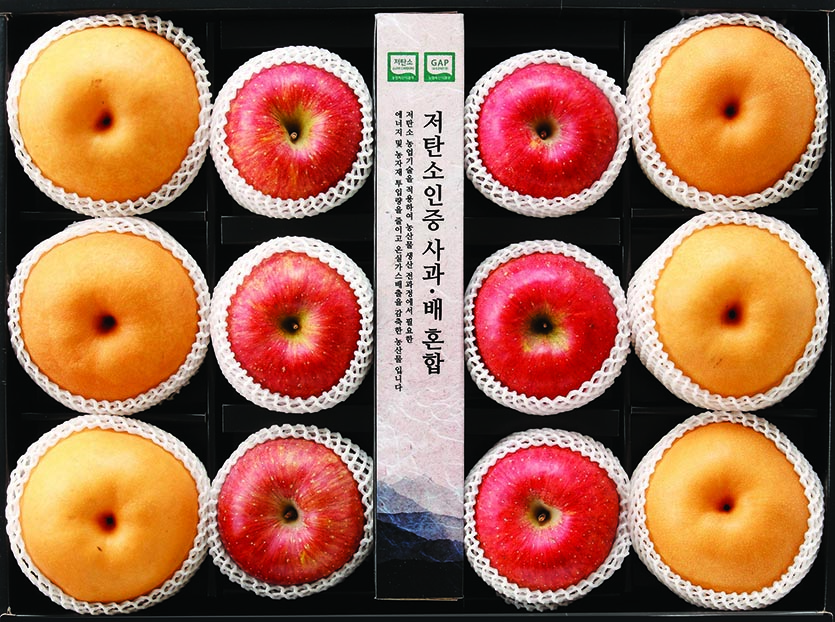 5일 이마트는 설 명절을 한 달 앞두고 주요 신선식품 동향을 분석한 결과 과일 및 굴비 가격은 지난해보다 저렴해진 반면 한우는 높은 시세가 계속되고 있는 것으로 확인됐다고 밝혔다. 사진=이마트