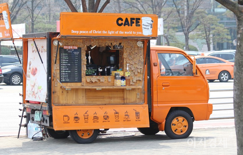 이디야 커피의 가격 경쟁력도 메가커피나 백다방, 일반 자영업자에 뒤지고, 접근성 역시 자영업자에 밀린다. 사진=김성미 기자