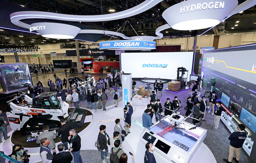 두산의 CES 전시장. 450㎡ 규모의 공간에서는 수소 충전과 발전, 전기차 충전, 스마트 농장 등의 운영이 가능한 트라이젠과 수소화 기술, 드론과 무인화, 자동화 건설, 물류 기기 등이 관람객을 맞는다. 사진=두산
