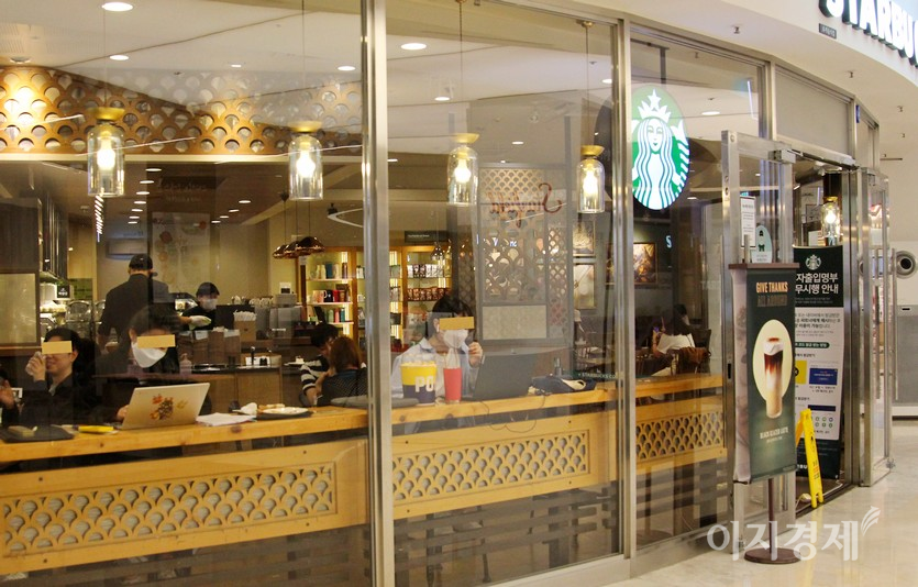 이디야 커피는 업계 1위인 스타벅스에는 맛과 브랜드력에서 밀린다. 사진=김성미 기자